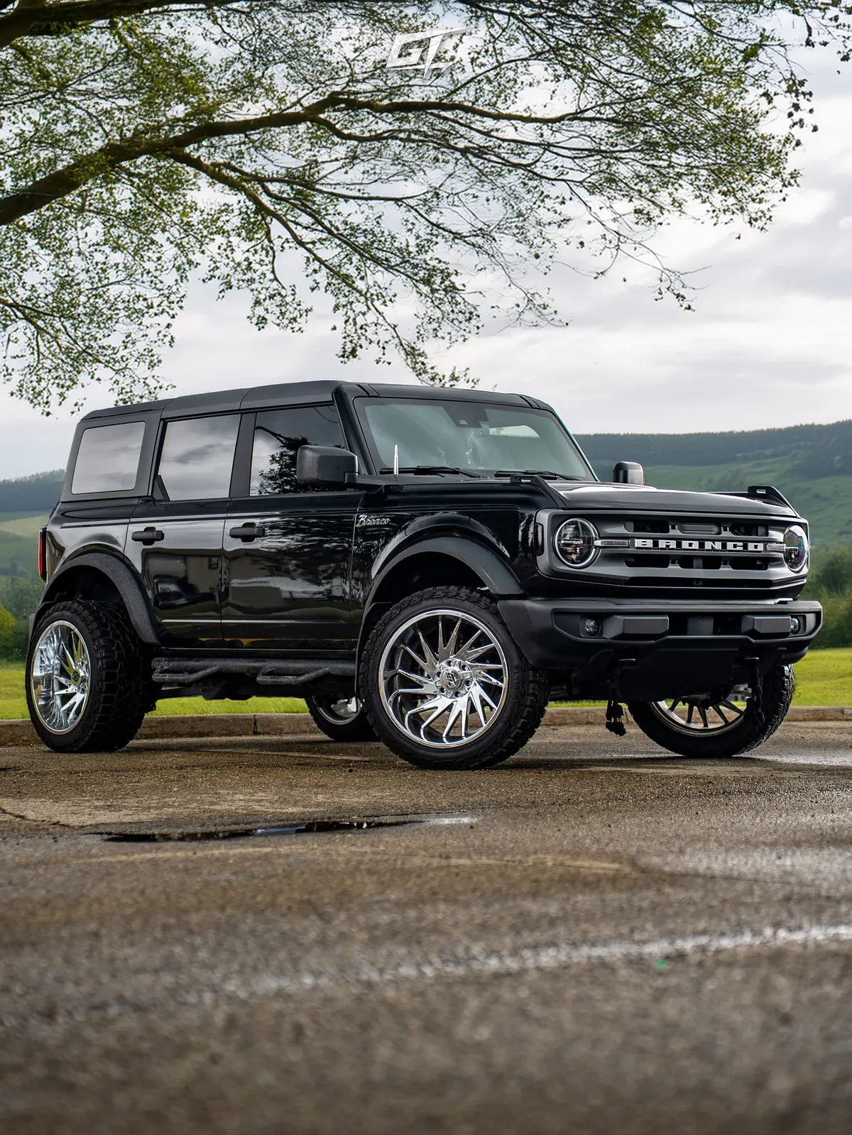 Truck on GT Off-Road Tomahawk wheels